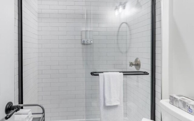 Rideau 2Br Signature Apartment Free Parking 2