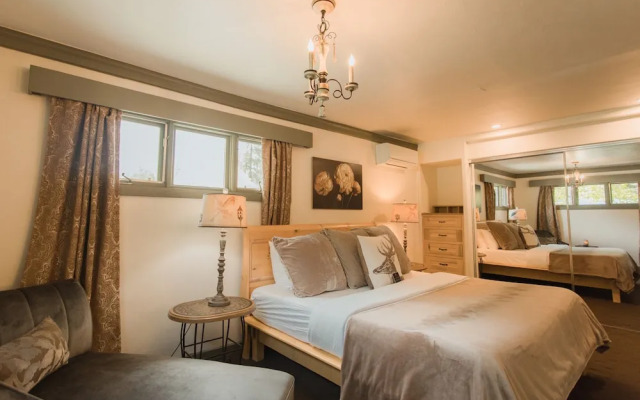 Highland Haven Creekside Inn