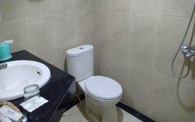 RedDoorz Plus @ Cameloan Hotel Palu