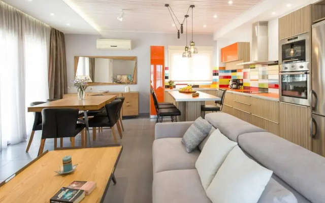 Luxury Holiday Home 4 Bedroom Villa in Paleokastro