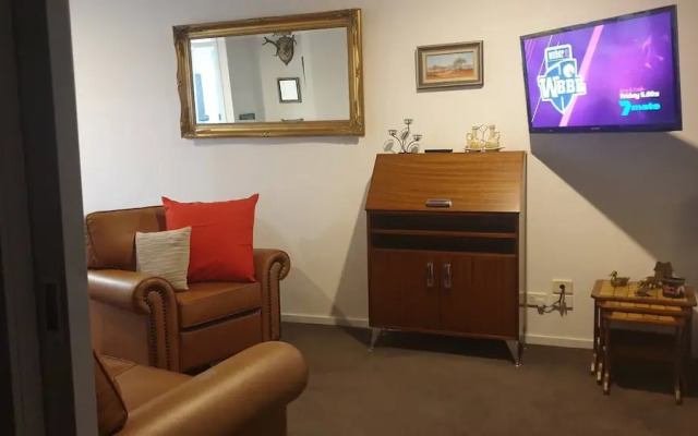 Amazing City Views on 18th Floor With car Park