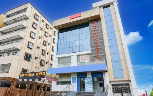 Goroomgo Dutta Residency Premium