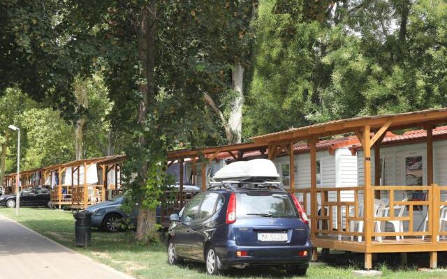 Happy Camp mobile homes in Füred Camping