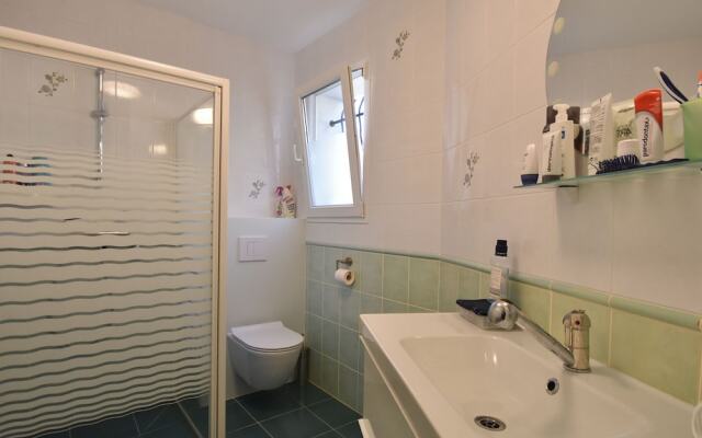 Air-conditioned villa with heated pool, guesthouse and stunning views