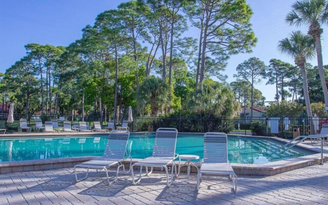 Yellow Pine Duplex Close to Pool & Tennis