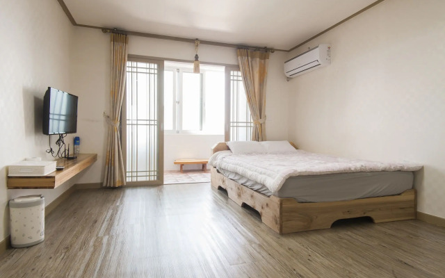 On The Stone Guesthouse 2 - Hostel