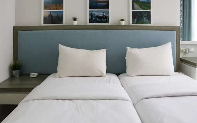 Comfort and Elegant 1Br at Gold Coast Apartment