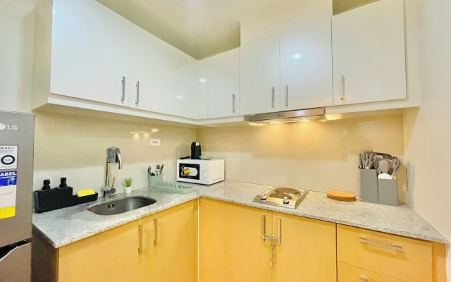 Uptown Parksuites BGC