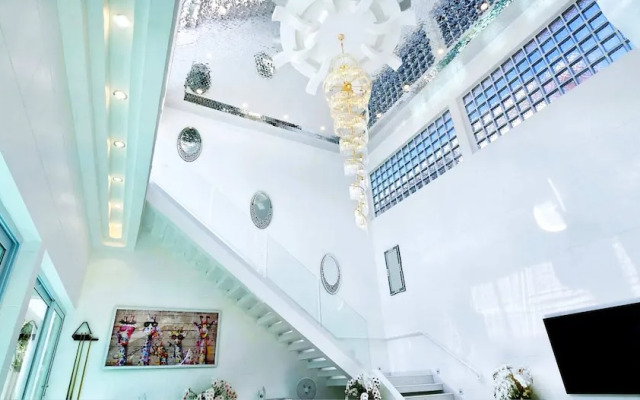 STARLAND Luxury Pool Villa Pattaya 8 Bedrooms