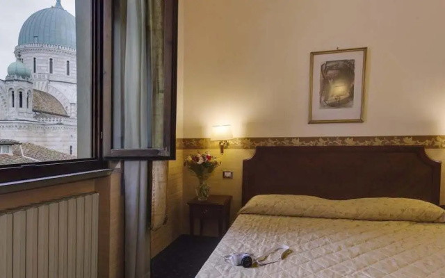Arizona Hotel