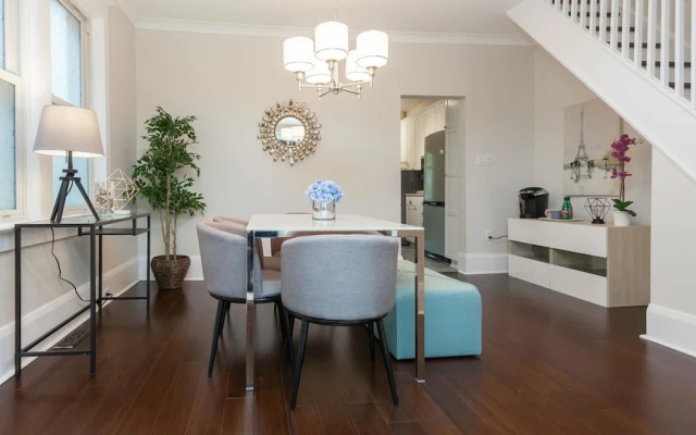 Applewood Suites - 4 BDRM Danforth House