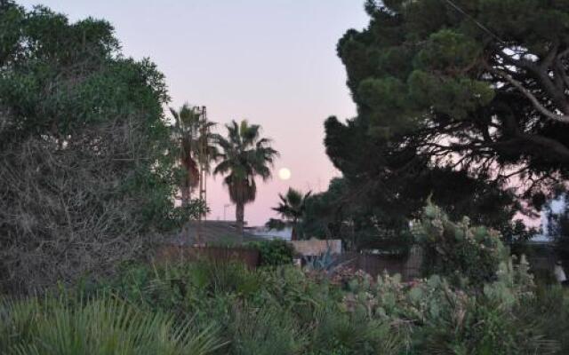 Hostal Rompeolas