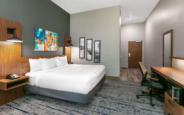 La Quinta Inn & Suites by Wyndham Jacksonville TX