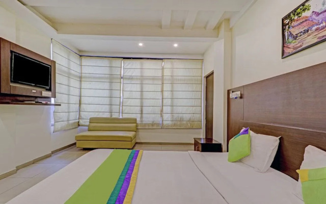 Treebo Trend Loharkar's Family Hotel