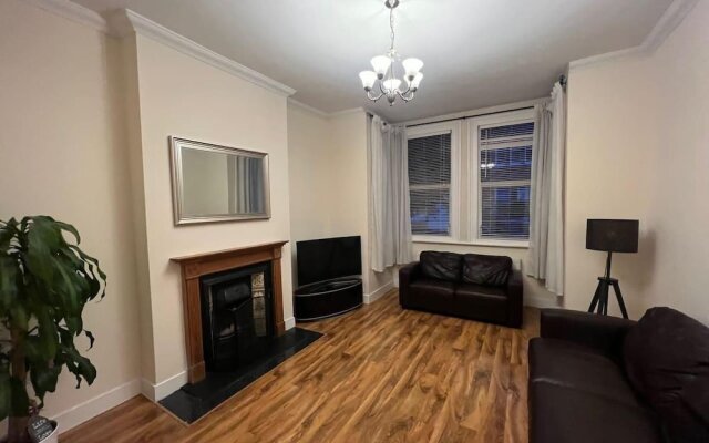 Charming 1-bed Apartment in West London