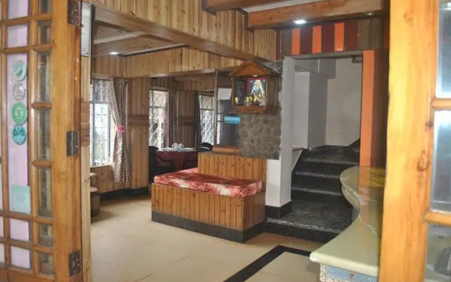 OYO 3303 Hotel Broadway Annexe