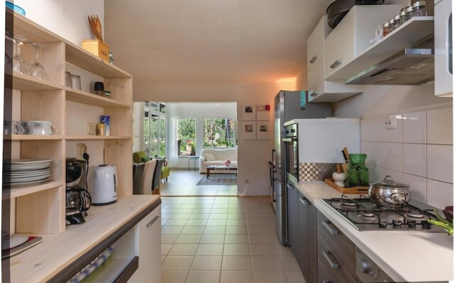 Amazing Home in Mimice With Wifi and 4 Bedrooms