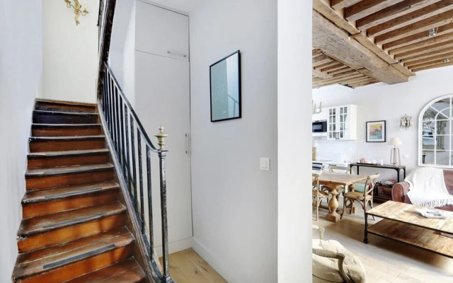 Classy Bourgeois Chic 2 Bedroom Apt in Le Marais