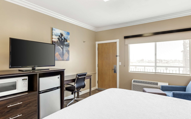 Best Western China Lake Inn