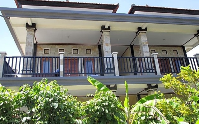 Yogi Beach Bungalow & Restaurant Lembongan