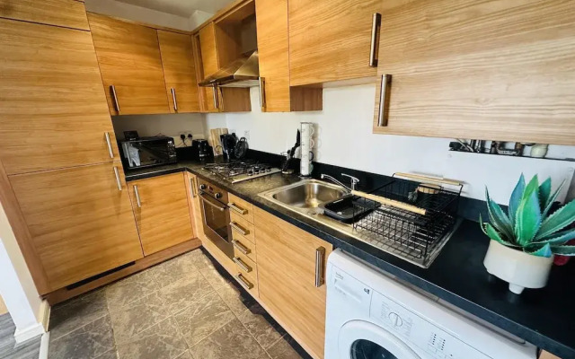 Two Bedroom Chic Apart,heathrow With Wifi & Sky tv