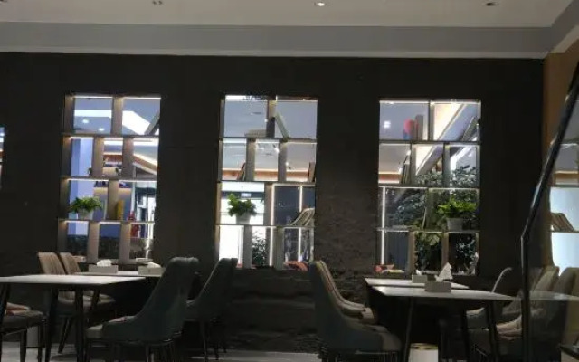 Kanas Intelligent Hotel (Liangping South High-speed Railway Station)