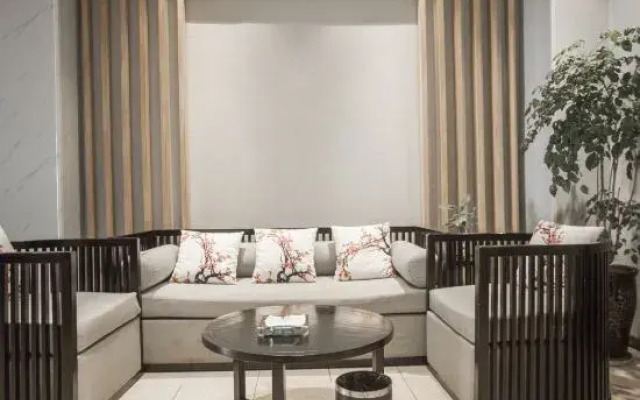 Lingxiu Hotel