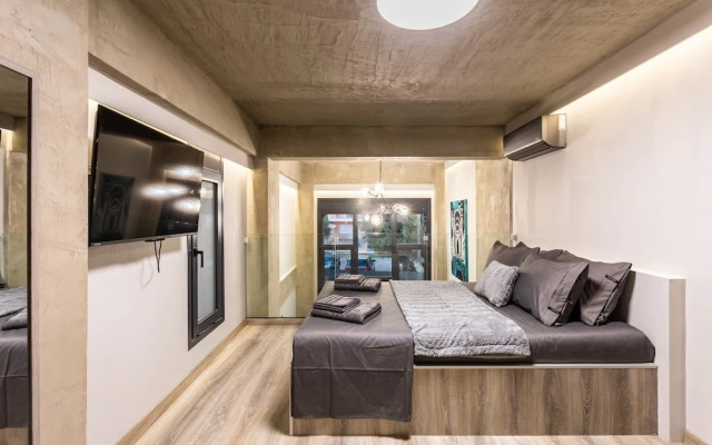 Ventiri Lofts - Luxury Duplex w Private Garden