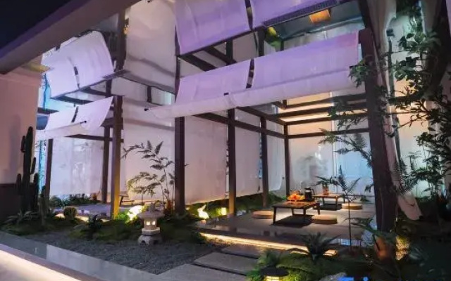 Yinhehui Hotel (Changchun Railway Station Sasseur Zhongdong Outlet)