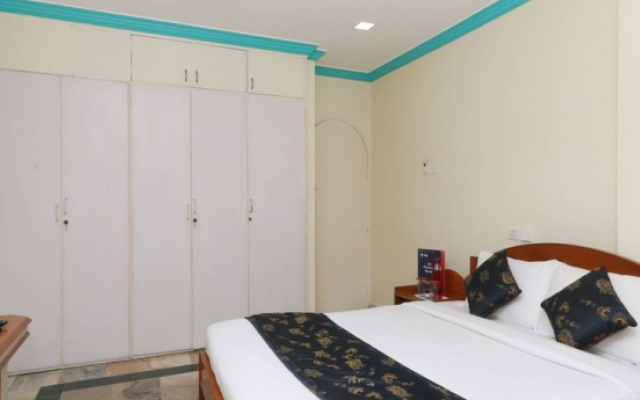 Oyo 13297 Neha Residency