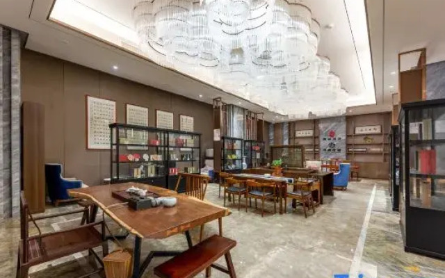 Tianhai International Hotel (Changsha Gaoxin District Meixi Lake park)