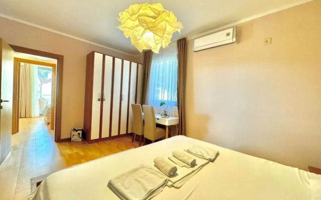 Sunset Poolside Retreat BlueH