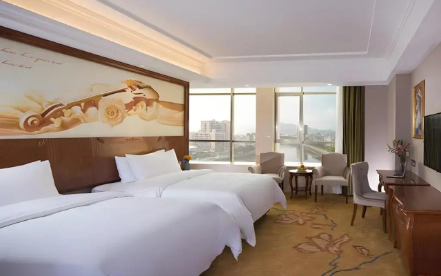 Vienna Hotel (Longmen)