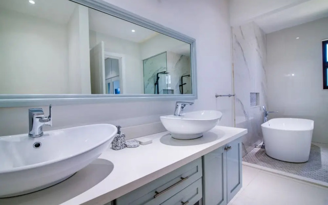 Luxury Oceanfront Villa Fully Staffed Pool Jacuzzi Movie Theatre