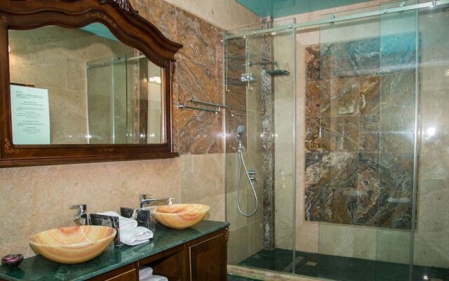 Almar Luxury Hotel