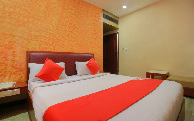OYO 11585 Hotel Shreenithi