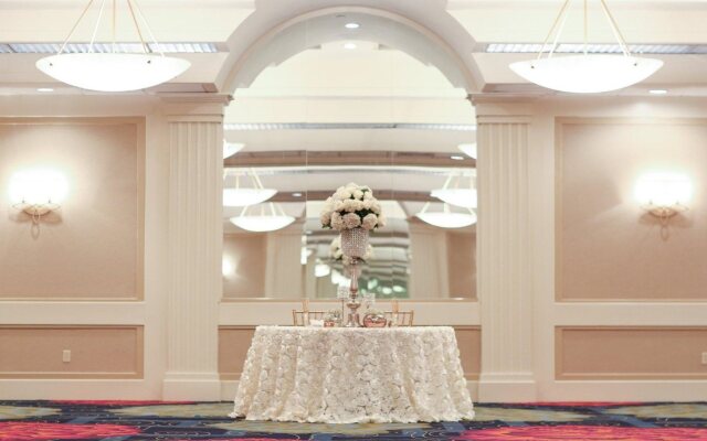 Crowne Plaza Virginia Beach Town Center by IHG