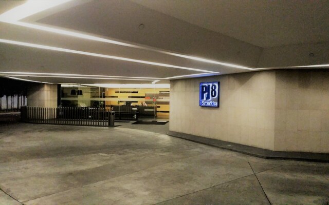 PJ8 Service Suite Pool View
