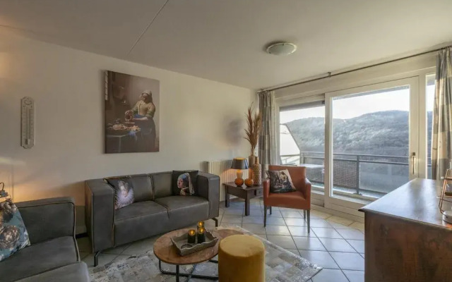 Beachside Apartment With Balcony