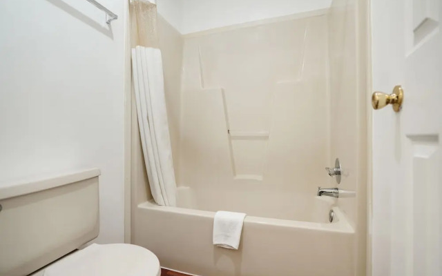 OYO Hotel Calhoun GA I-75 & US-41 Hwy