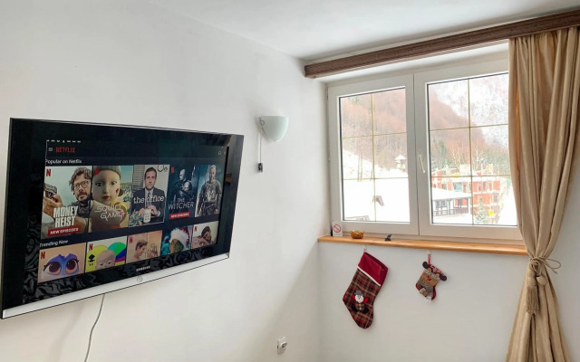 Ski-in & Ski-out, Apartman Filip - 30m from GONDOLA Brzeće