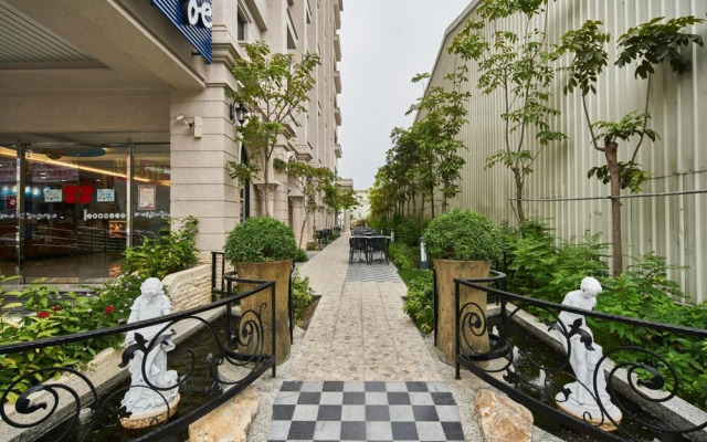 Menippe Hotel