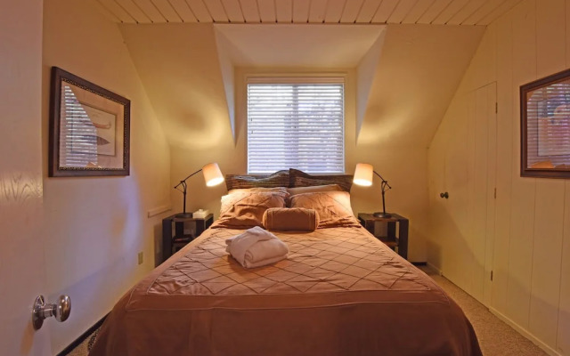 Woodland Chalet 2 mi From Beach Access!