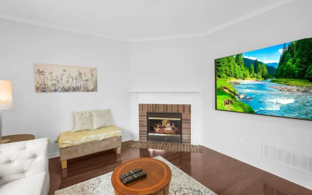 Newly Renovated 3BR in Whitby Family-friendly