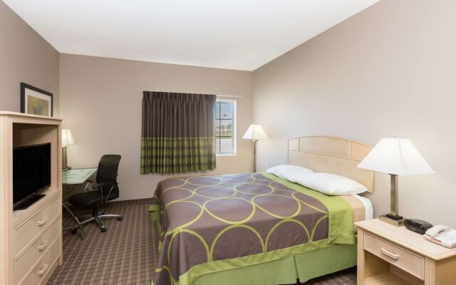 Super 8 Carroll/East