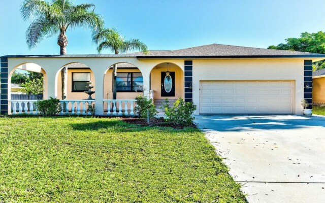 Sirena Waterfront 3 Bedroom Home by NFVH