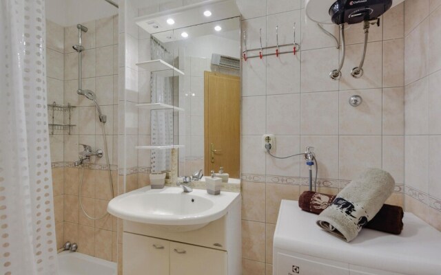 Amazing Home in Stobrec With Wifi and 4 Bedrooms