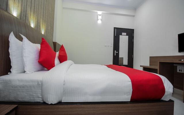 OYO 15218 Hotel Rasha Niwas