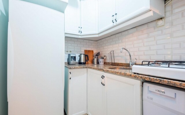 Home With Private Garden Close to Osmanbey Metro