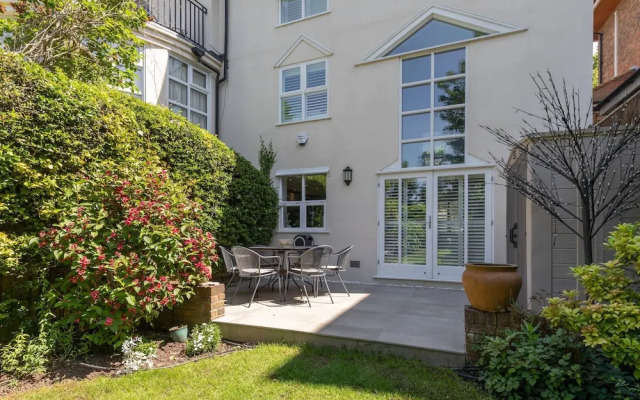 West Heath Road by Onefinestay